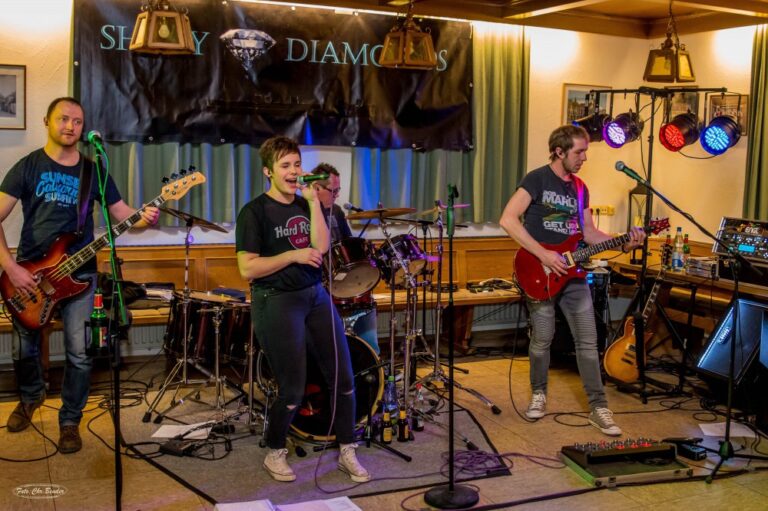 Am 15. März kehrt das Feuchtwanger Kneipenhopping zurück. Neben vier weiteren Bands und einem DJ unterhalten in diesem Jahr auch "Shiny Diamonds" wieder mit toller Live-Musik. (Foto: Christoph Bender)
