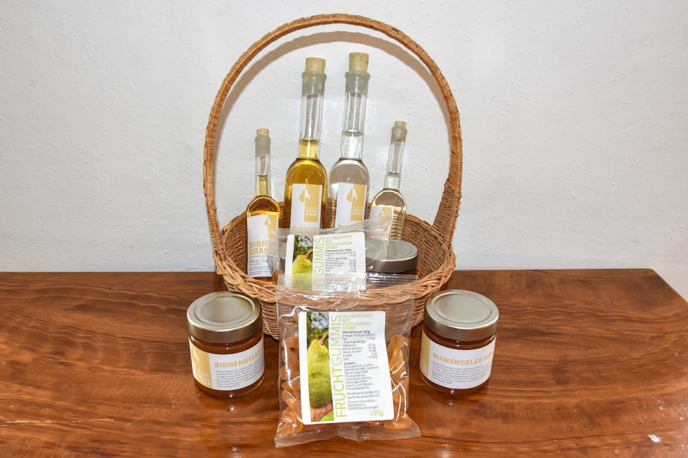 Hochwertige Spezialitäten aus Feuchtwanger Birnen sind ab sofort in der Kreuzgangstadt erhältlich. Neben Fruchtgummi gibt es jetzt auch Feuchtwanger Birnengelee und Birnenbrand.