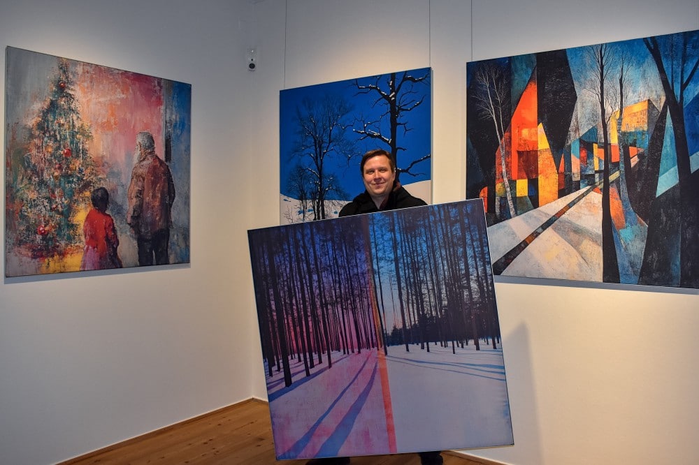 Interims-Museumsleiter Dr. Reinhard Reck informierte über die neue Sonderausstellung "Winter in KI" im Fränkischen Museum Feuchtwangen. Noch bis 2. Februar 2025 widmet sich die Schau einem faszinierenden Dialog zwischen traditioneller Kunst und den kreativen Möglichkeiten Künstlicher Intelligenz.