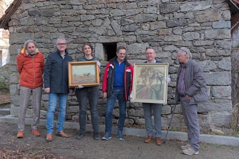 Zwei Gemälde des Nürnberger Malers Andreas Bach bereichern nun die wertvolle Sammlung im Fränkischen Museum in Feuchtwangen. Bei der offiziellen Übergabe mit dabei waren, v.l.: Erich Herrmann (AG "Feuchtwanger Kalender"), Bürgermeister Patrick Ruh, Museumsleiterin Dr. Uta Karrer, Harald Hillemeier, dritter Bürgermeister Herbert Lindörfer und Dr. Stefan Mühling (AG "Feuchtwanger Kalender").